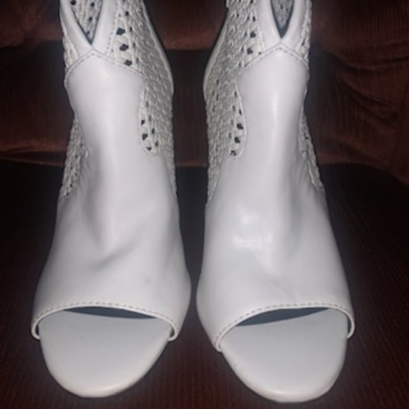 Jessica Simpson Shoes - Jessica Simpson White Leather Ankle Boot 7